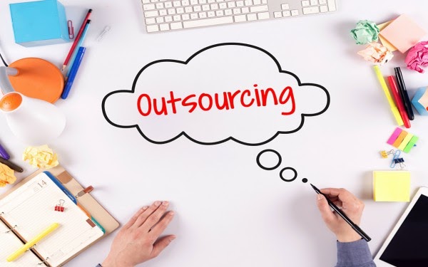 Outsource marketing được hiểu đơn giản là một phòng marketing thuê ngoài