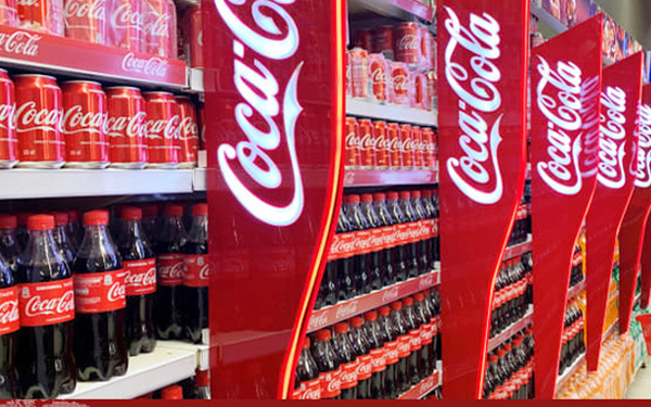  Coca Cola phân phối đến các doanh nghiệp bán buôn 